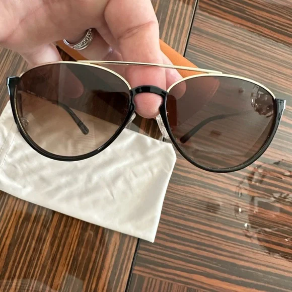 Tory Burch ELEANOR PILOT SUNGLASSES in black and gold NIB display picture 1